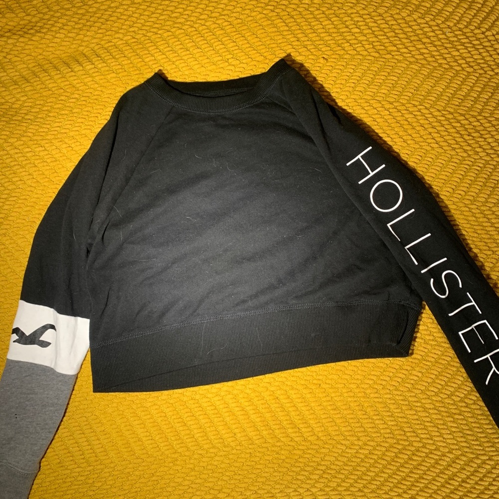 Hollister cropped sweatshirt size XS